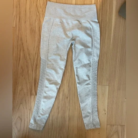 Fabletics Eco Sync High-Waisted Perforated 7/8 Legging Light Gray Heather - Picture 5 of 10